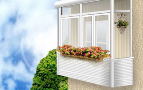 Как застеклить балкон с минимальными затратами?