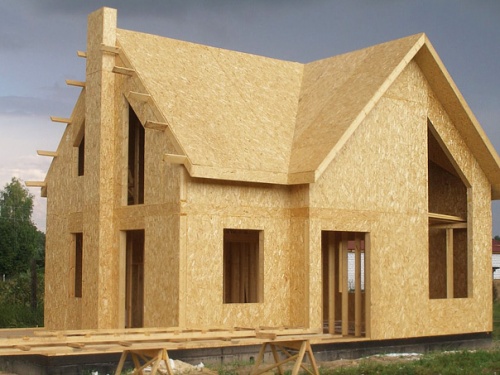 Как оптимизировать стоимость строительства дома из СИП